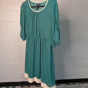 Elegant Teal / Green Dress With Sleeve Slits